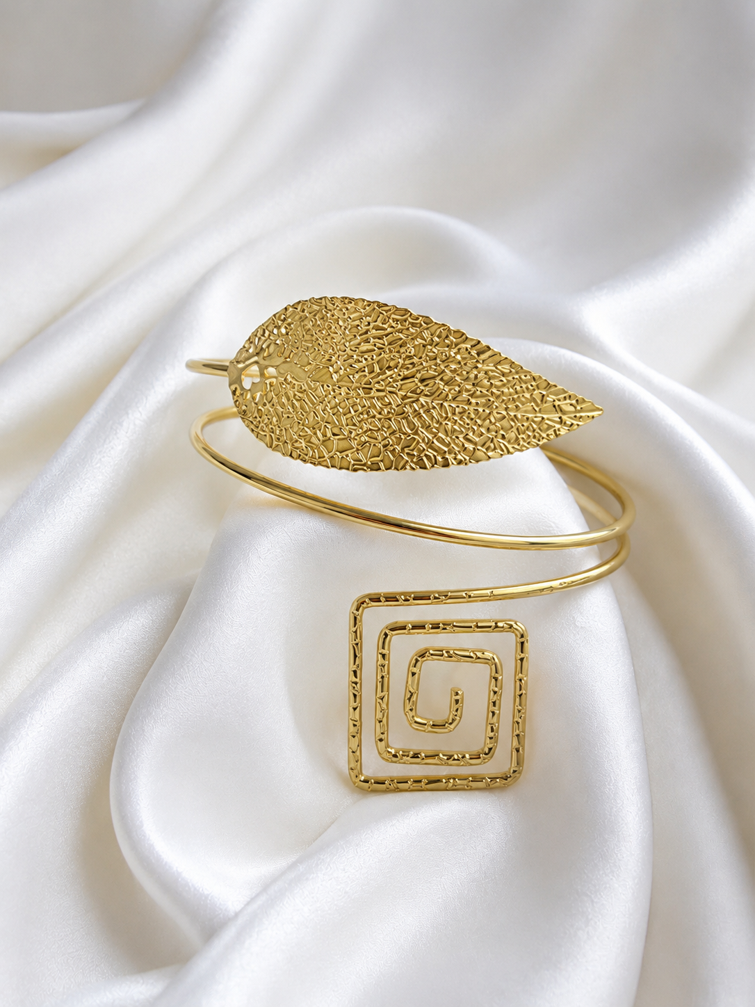Trendy arm Cuff