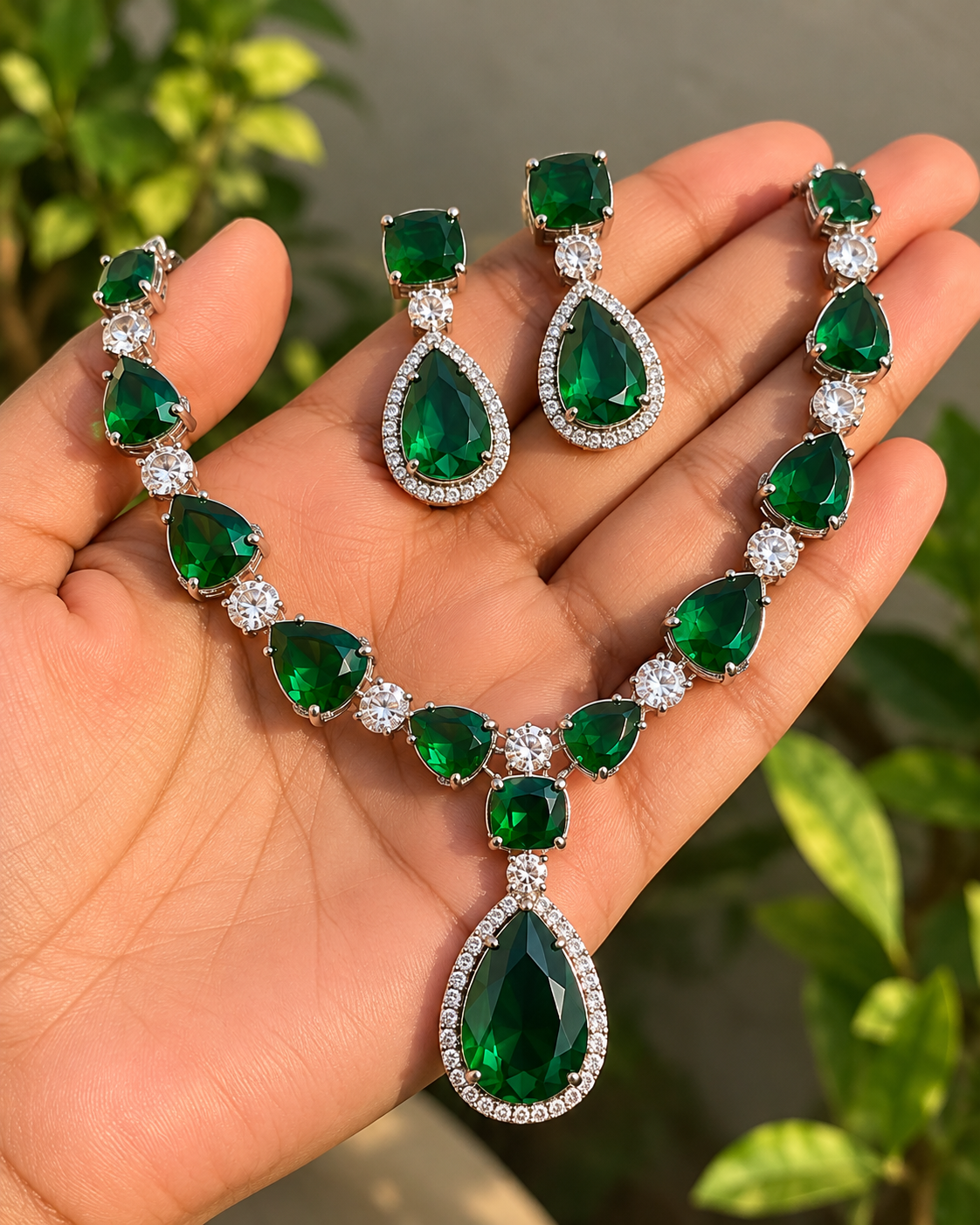 Emerald Stone Ad Necklace Set